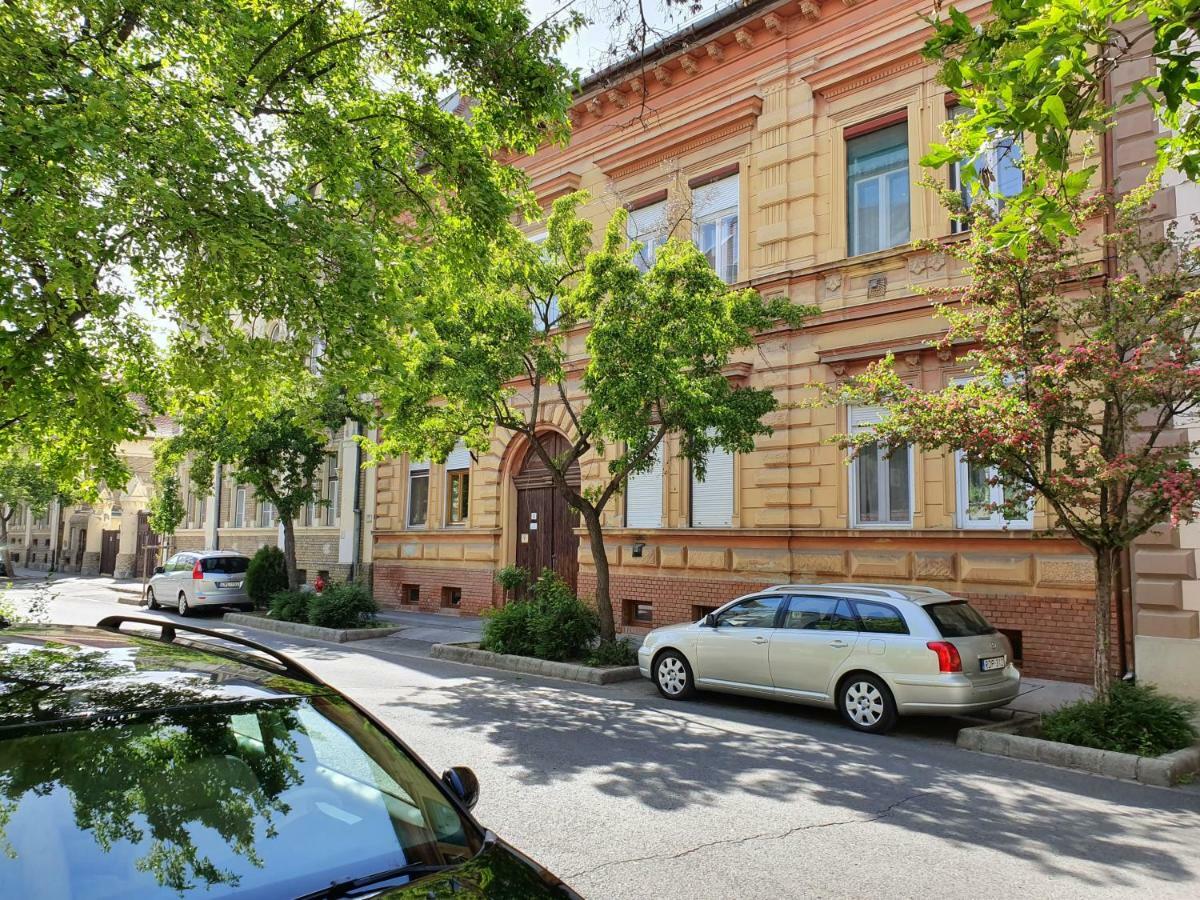 Szandi Belvarosi Apartman Szeged Ngoại thất bức ảnh
